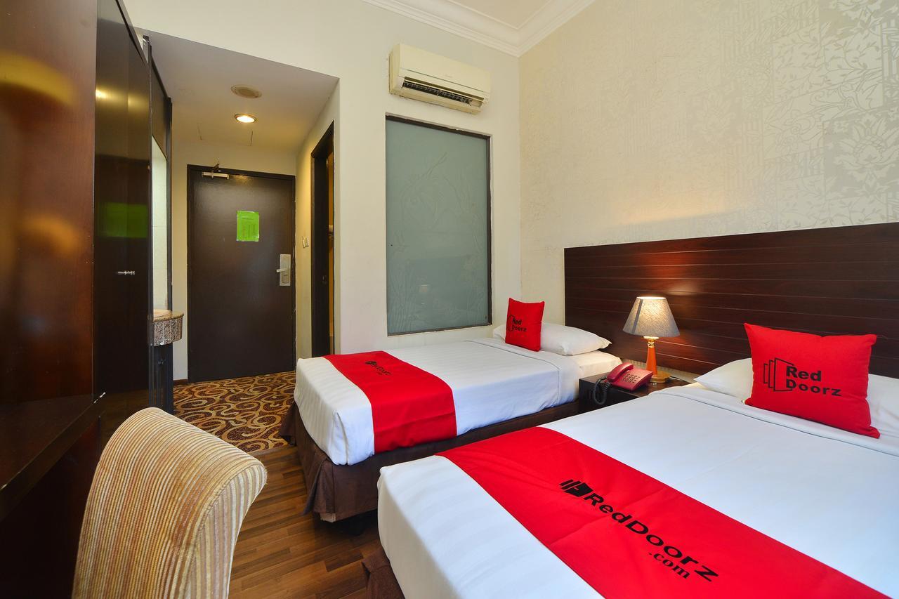 Reddoorz @ Aljunied Hotel Singapore Exterior photo