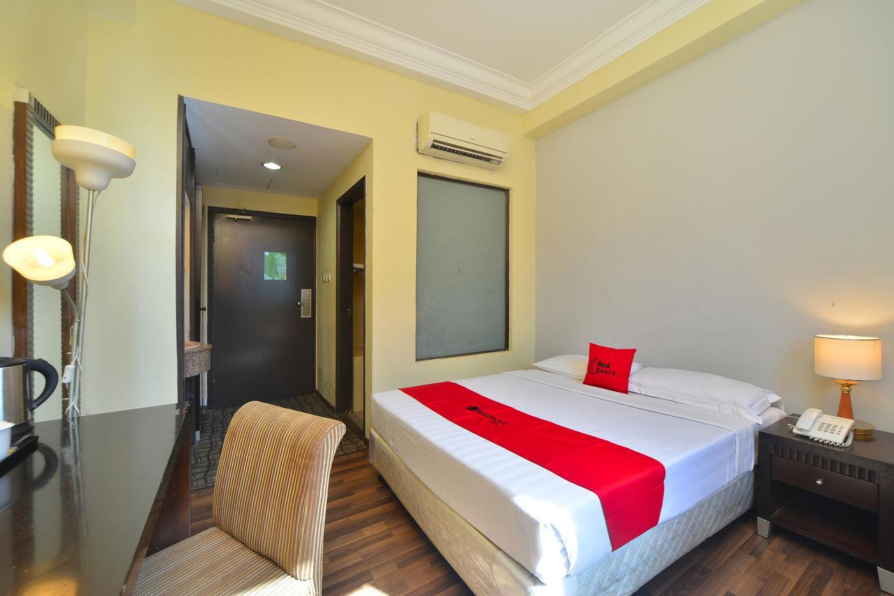 Reddoorz @ Aljunied Hotel Singapore Exterior photo