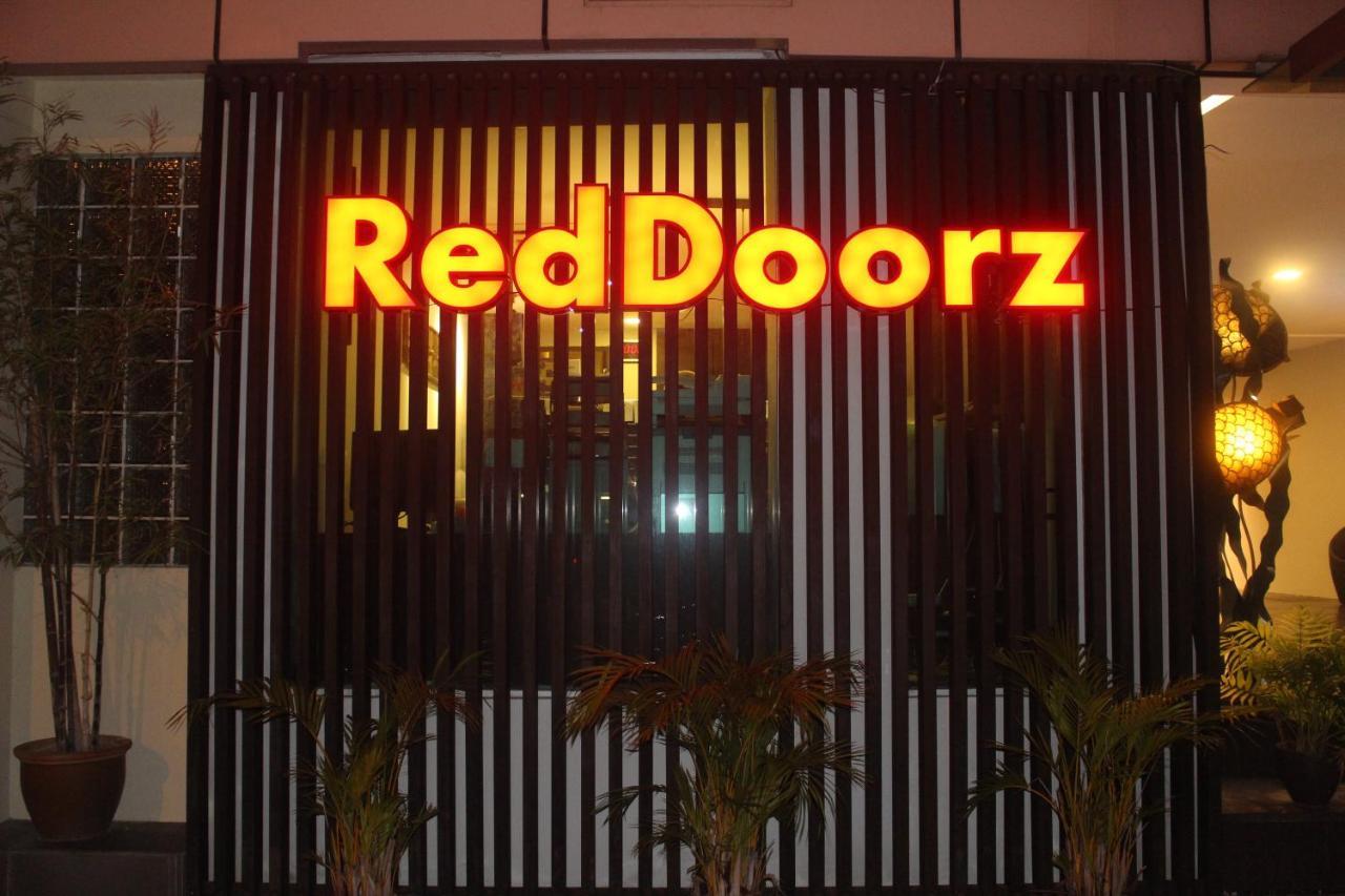 Reddoorz @ Aljunied Hotel Singapore Exterior photo