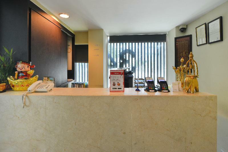 Reddoorz @ Aljunied Hotel Singapore Exterior photo